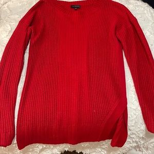 The limited red sweater with slit at the bottom